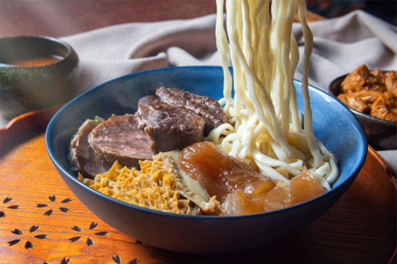 原味半筋半肉牛肉麵 + 原味滿福牛肉麵
